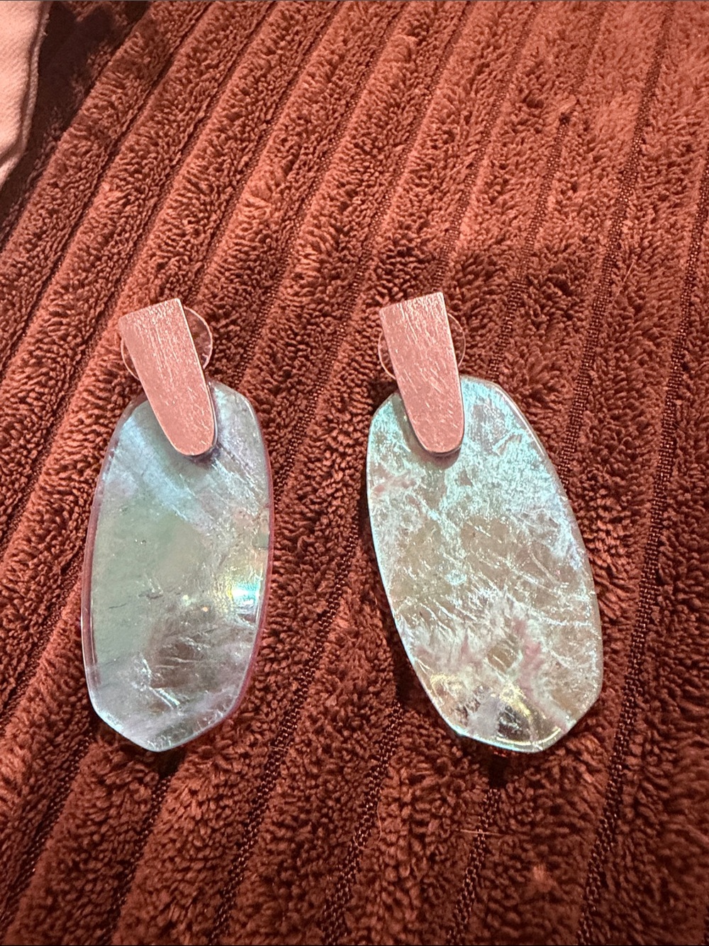 Kendra Scott irredecent earrings - Picture 3 of 8
